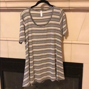 Medium LuLaRoe Perfect T.